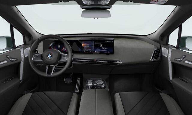 BMW iX xDrive45 | M Sportpakket Pro | Comfort Pakket | Innovation Pack | Soft-close | Panoramadak | Trekhaak