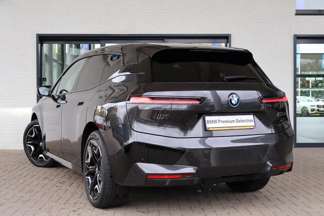 BMW iX M60 High Executive 112 kWh | Bowers & Wilkins | M Aerodynamica | Head-up Display | Voorstoelen Verwarmd | Lentevoordeel