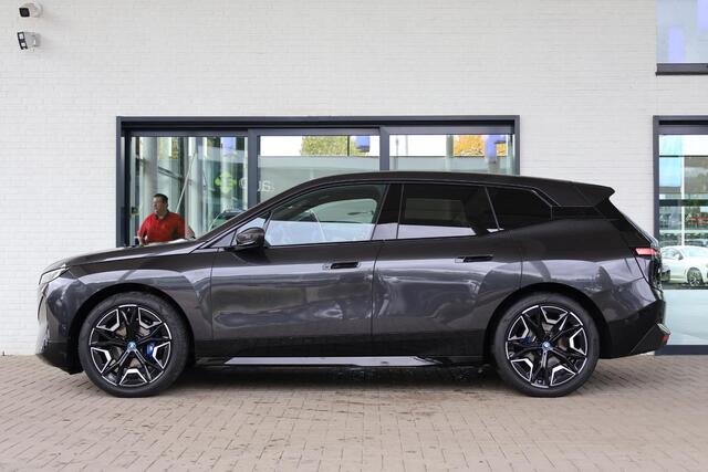 BMW iX M60 High Executive 112 kWh | Bowers & Wilkins | M Aerodynamica | Head-up Display | Voorstoelen Verwarmd | Lentevoordeel