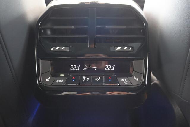 BMW iX M60 High Executive 112 kWh | Bowers & Wilkins | M Aerodynamica | Head-up Display | Voorstoelen Verwarmd | Lentevoordeel