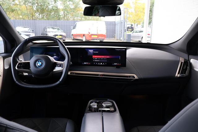 BMW iX M60 High Executive 112 kWh | Bowers & Wilkins | M Aerodynamica | Head-up Display | Voorstoelen Verwarmd | Lentevoordeel