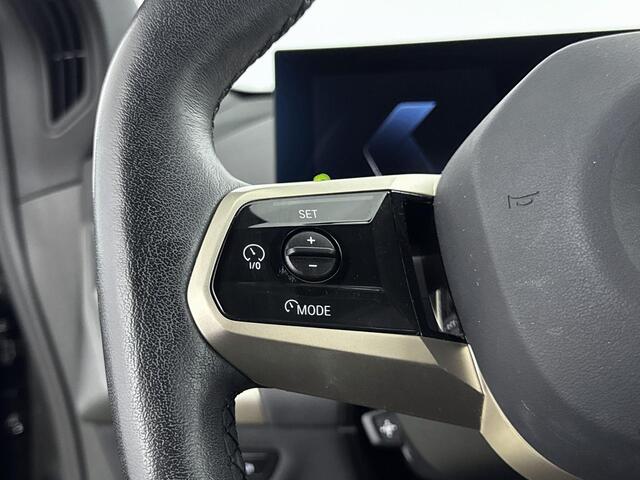 BMW iX xDrive50 Executive 112 kWh | M Sportpakket | Comfort Access pakket | Live Cockpit Professional | Parking Assistant Plus | airco automatisch | airco separaat achter | Apple Carplay/Android Auto | lederen bekleding | navigatiesysteem full map | voorstoelen 