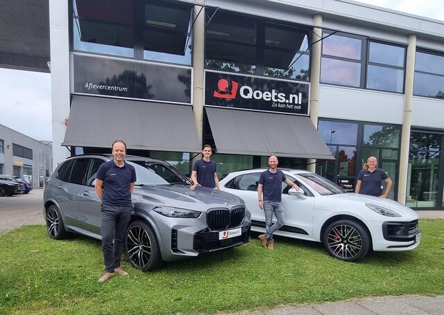 BMW iX xDrive50 High Executive 112 kWh Sportpakket - Panoramdak - Trekhaak - Warmte Comfortpakket voor/achter - Driving/Parking Assistant Professional - BMW Laserlight - Soft Close - Harman Kardon -
