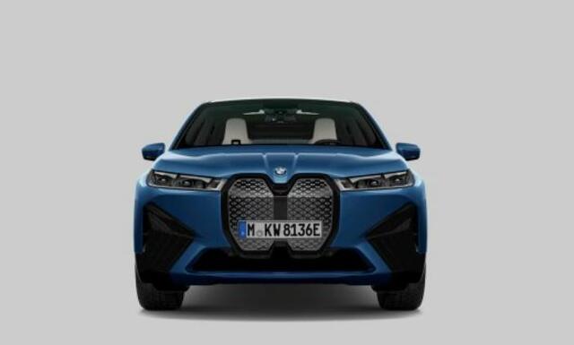 BMW iX xDrive50 Executive 112 kWh Sportpakket - Luchtvering - Trekhaak - Panoramadak - Stoelventilatie - Driving Assistant Professional - Soft close - Warmte Comfortpakket voor/achter - BMW Laserlight -