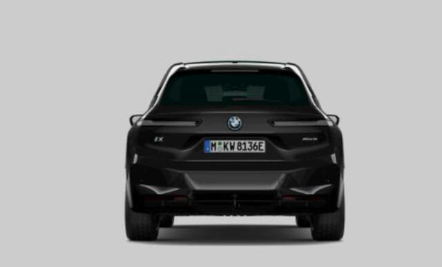 BMW iX xDrive50 High Executive 112 kWh Sportpakket - Trekhaak - Panoramadak - Driving/Parking Assistant Professional - Multifunctionele stoelen - Stoelventilatie - Soft close - BMW Laserlight - Comfort Access -