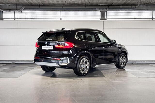 BMW iX1 eDrive20 67 kWh | xLine | Actiefstoelen voor