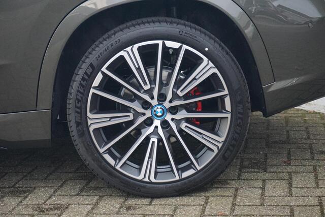 BMW iX1 eDrive20 M Sport Pro / Individual / Panorama Dak / Trekhaak / Comfort Acces / Harman Kardon / Innovation / Driving Assistant Professional