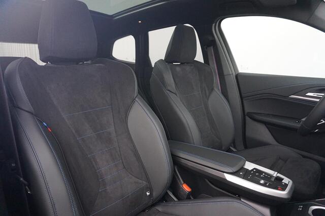 BMW iX1 eDrive20 M Sport Pro / Individual / Panorama Dak / Trekhaak / Comfort Acces / Harman Kardon / Innovation / Driving Assistant Professional