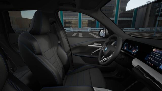 BMW iX1 eDrive20 M Sport / Trekhaak / Sportstoelen / Adaptieve LED / M Adaptief onderstel / Comfort Access / Parking Assistant