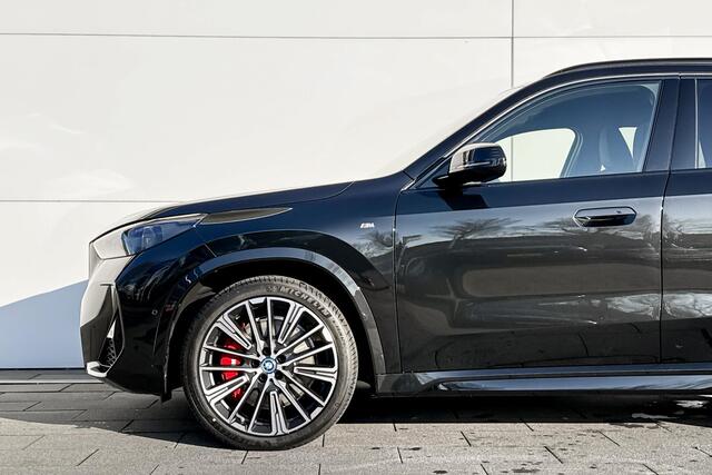 BMW iX1 eDrive20 67 kWh | M Sport | Comfort Access | Achteruitrijcamera |
