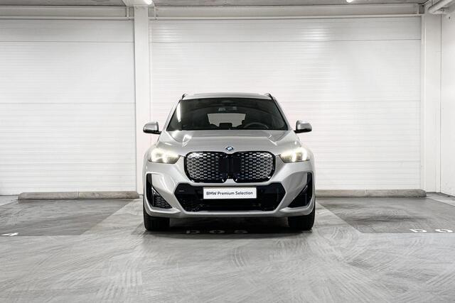 BMW iX1 eDrive20 | M-Sport Pro | Travel Pack | Innovation Pack | Driving Assistant Plus | Harman/Kardon | Comfort Access | Trekhaak
