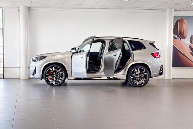 BMW iX1 eDrive20 67 kWh | M Sport | Glazen Panoramadak | Stoelverwarming | Harman Kardon | Trekhaak |