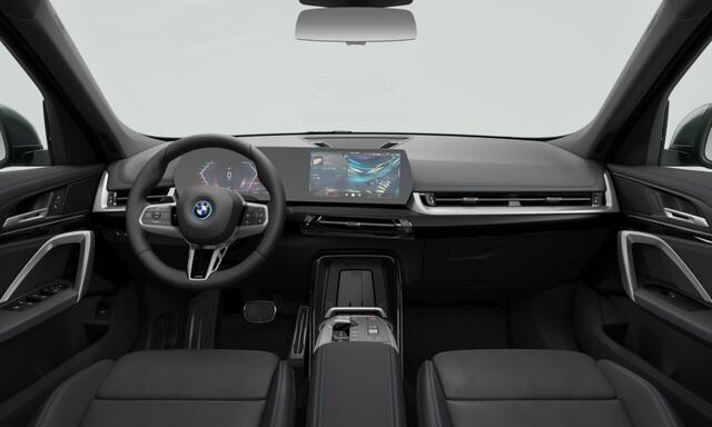 BMW iX1 eDrive20 67 kWh | M-Sportpakket | Premium Pack | Trekhaak