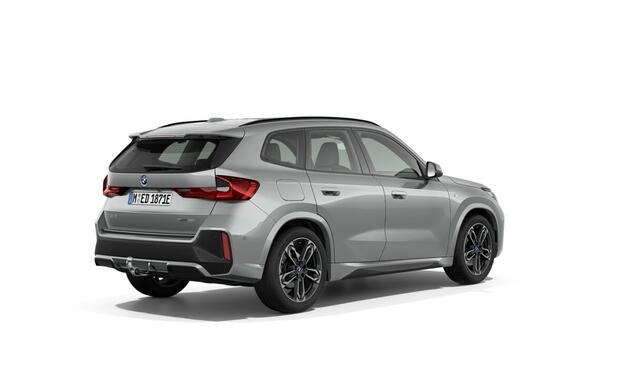 BMW iX1 eDrive20 67 kWh | 19 Inch | M-Sportpakket | Premium Pack | Panoramadak | Trekhaak