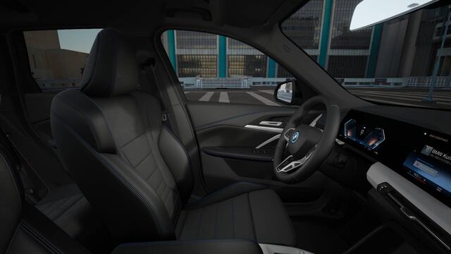 BMW iX1 eDrive20 M Sport / Trekhaak / Sportstoelen / Achteruitrijcamera / M Adaptief onderstel / Adaptieve LED / Comfort Access / Parking Assistant