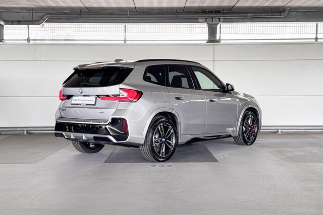 BMW iX1 eDrive20 67 kWh | M Sportpakket Pro