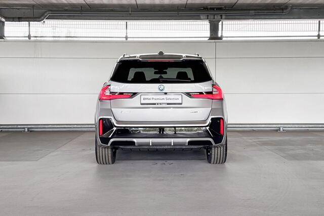 BMW iX1 eDrive20 67 kWh | M Sportpakket Pro
