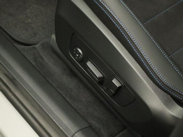 BMW iX1 eDrive20 67 kWh M Sportpakket Pro | Premium Pack | Comfort Pack | Travel Pack | Stuurwielrand Verwarmd | Trekhaak | Panoramadak | Driving Assistant Plus | DAB | Harman Kardon | 19''