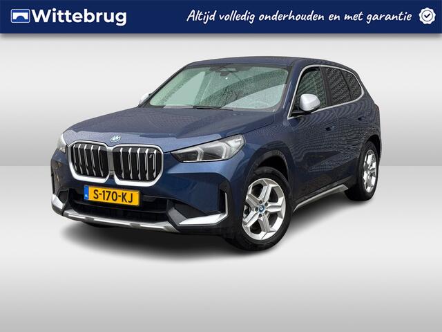 BMW iX1 xDrive30 Launch Edition 67 kWh / Panoramadak / 360 Camera / Elektrische Achterklep / Stoelverwarming / LED P4