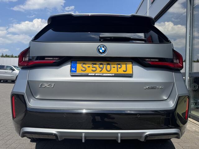 BMW iX1 xDrive30 Launch Edition M-Sport Panoramadak