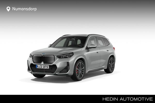 BMW iX1 eDrive20 | M-Sport Pro | 20'' | Panorama. | Harman/Kardon | Trekhaak | Stuur + stoelverw. | Driv. Ass. | Comf. Acc.