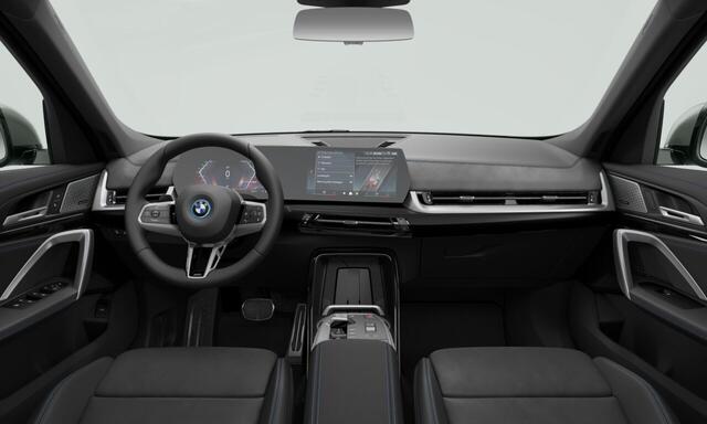 BMW iX1 eDrive20 | M-Sport Pro | 20'' | Panorama. | Harman/Kardon | Trekhaak | Stuur + stoelverw. | Driv. Ass. | Comf. Acc.