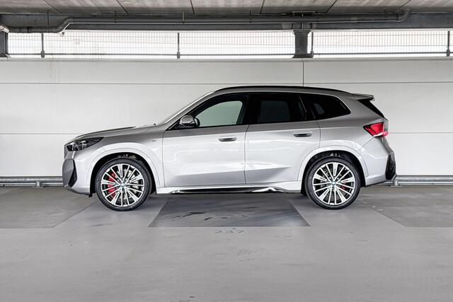BMW iX1 eDrive20 67 kWh M Sport Edition | M Sportpakket Pro | Actiefstoelen voor