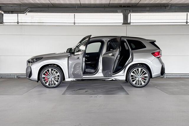 BMW iX1 eDrive20 67 kWh M Sport Edition | M Sportpakket Pro | Actiefstoelen voor
