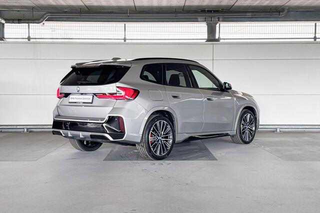 BMW iX1 eDrive20 67 kWh M Sport Edition | M Sportpakket Pro | Actiefstoelen voor