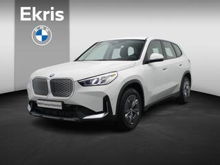 bmw-ix1-edrive20-67-kwh-parking-ass