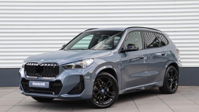 BMW iX1 xDrive30 M-Sport | Harman/Kardon | Trekhaak | Head-up | Comfort Access | Parking Assistant Plus | Leder