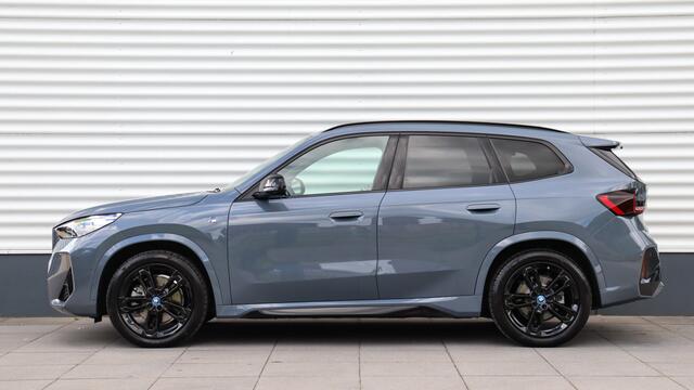 BMW iX1 xDrive30 M-Sport | Harman/Kardon | Trekhaak | Head-up | Comfort Access | Parking Assistant Plus | Leder
