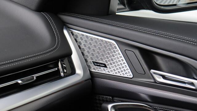 BMW iX1 xDrive30 M-Sport | Harman/Kardon | Trekhaak | Head-up | Comfort Access | Parking Assistant Plus | Leder