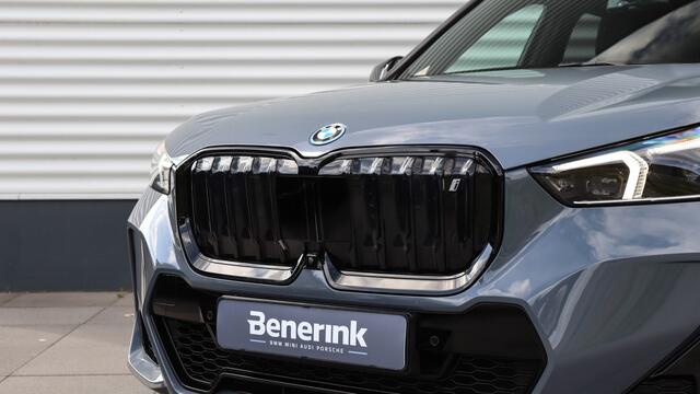 BMW iX1 xDrive30 M-Sport | Harman/Kardon | Trekhaak | Head-up | Comfort Access | Parking Assistant Plus | Leder