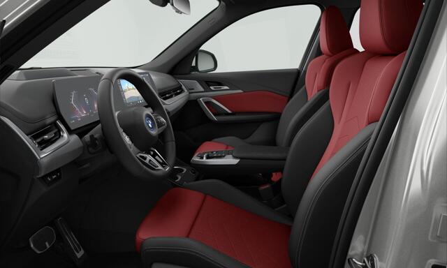 BMW iX1 eDrive20 67 kWh | 20 Inch | M-Sportpakket Pro | Innovation Pack | Comfort Pack | Panoramadak