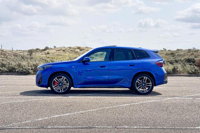 BMW iX1 eDrive20 67 kWh | M Sport | Glazen Panoramadak | Harman Kardon | Stoelverwarming |