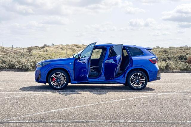 BMW iX1 eDrive20 67 kWh | M Sport | Glazen Panoramadak | Harman Kardon | Stoelverwarming |