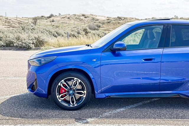 BMW iX1 eDrive20 67 kWh | M Sport | Glazen Panoramadak | Harman Kardon | Stoelverwarming |