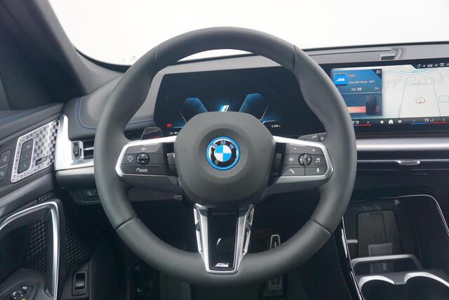 BMW iX1 eDrive20 M Sport / Premium Pack / Comfort Pack / Elektrische Stoelen / Trekhaak | Ekris Selection