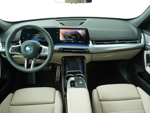 BMW iX1 eDrive20 | M Sportpakket Pro | Premium Pack | Travel Pack