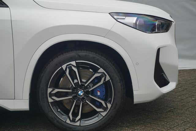 BMW iX1 eDrive20 M Sport | Trekhaak / Panoramadak / Harman Kardon / Cruise control adaptief met Stop&Go / Comfort Access