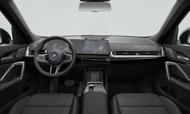 BMW iX1 eDrive20 | M-Sport Pro | 19'' | Harman/Kardon | Driv. Ass. | Comf. Acc. | Getint glas | Camera | Stoelverw.