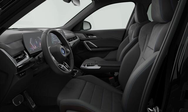 BMW iX1 eDrive20 | M-Sport Pro | 19'' | Harman/Kardon | Driv. Ass. | Comf. Acc. | Getint glas | Camera | Stoelverw.