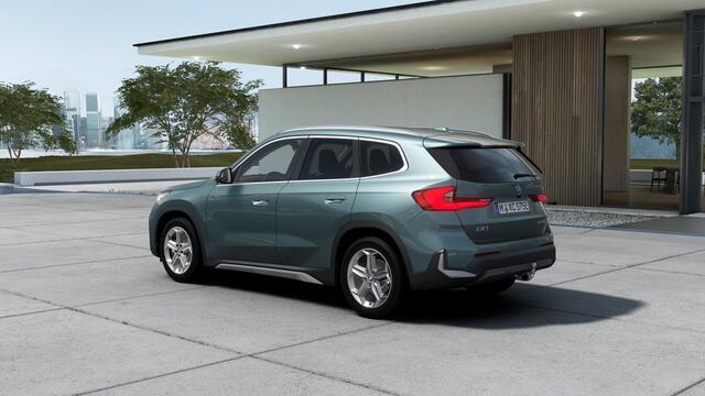 BMW iX1 eDrive20 xLine / Trekhaak / Achteruitrijcamera / Adaptieve LED / Comfort Access / Stoelverwarming