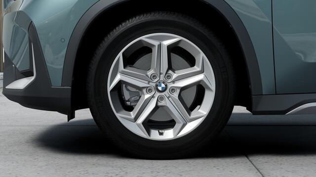BMW iX1 eDrive20 xLine / Trekhaak / Achteruitrijcamera / Adaptieve LED / Comfort Access / Stoelverwarming