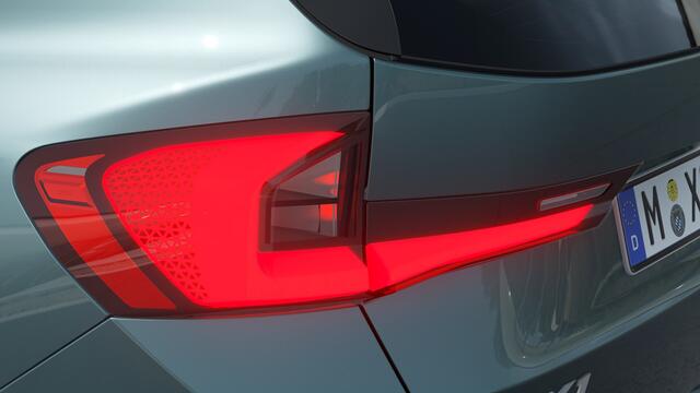 BMW iX1 eDrive20 xLine / Trekhaak / Achteruitrijcamera / Adaptieve LED / Comfort Access / Stoelverwarming