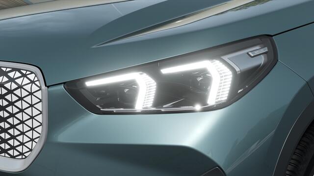 BMW iX1 eDrive20 xLine / Trekhaak / Achteruitrijcamera / Adaptieve LED / Comfort Access / Stoelverwarming