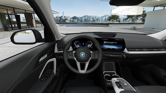 BMW iX1 eDrive20 xLine / Trekhaak / Achteruitrijcamera / Adaptieve LED / Comfort Access / Stoelverwarming