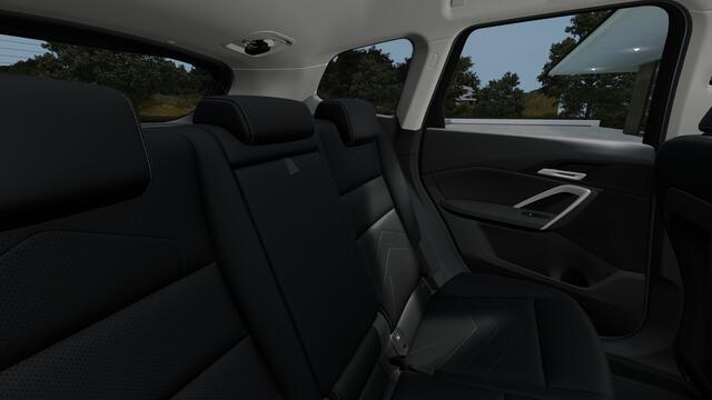 BMW iX1 eDrive20 xLine / Trekhaak / Achteruitrijcamera / Adaptieve LED / Comfort Access / Stoelverwarming