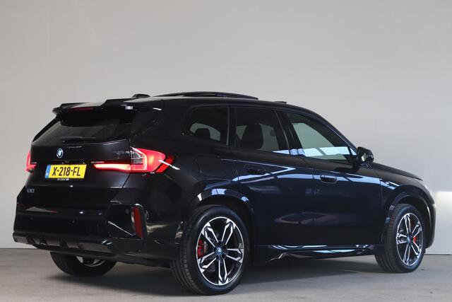 BMW iX1 xDrive30 Launch Edition NL-Auto!! Stoel Massage I HUD I Harman Kardon
